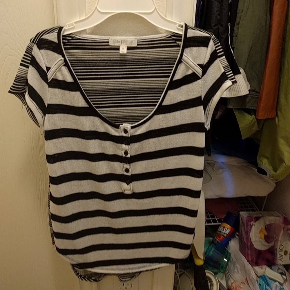 Hardly worn, black amd white shirt. Good condition